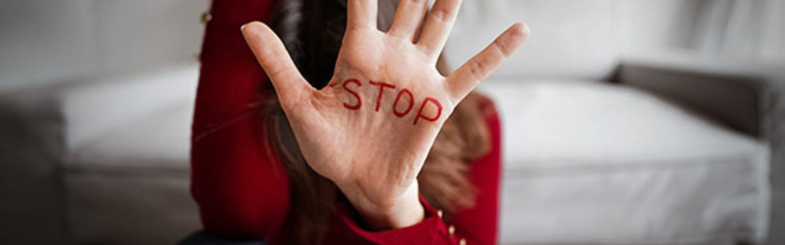 stop written on hand (bs404366330)_web .jpg