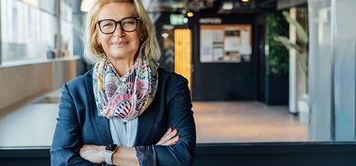 strong business person - payroll director bs477913775_web.jpg