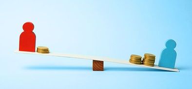 wage gap seesaw(bs300987217)_web .jpg
