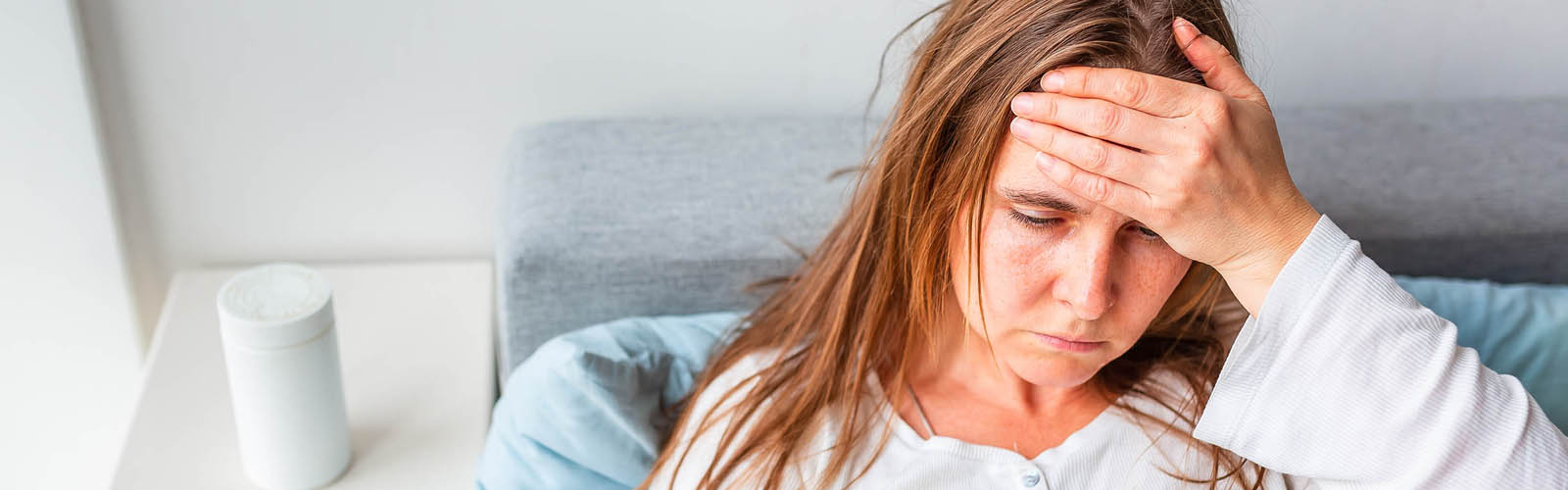 woman feeling poorly with hand on head - sick pay ssp (bs393159908)_web_1600x500.jpg