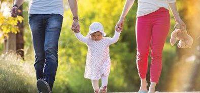 parents walking with child_283830788_web.jpg