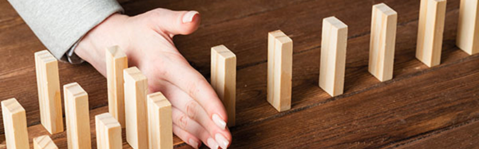 hand stopping dominoes (bs365916430)_web.jpg