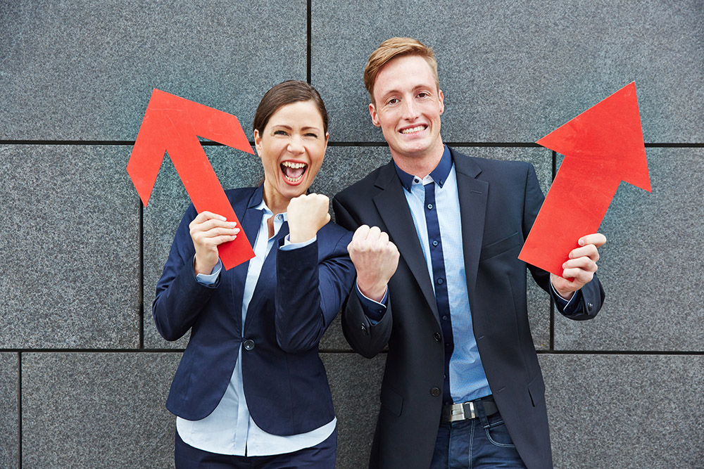 man and woman apprentices with arrows (shutterstock 194962505)_web.jpg