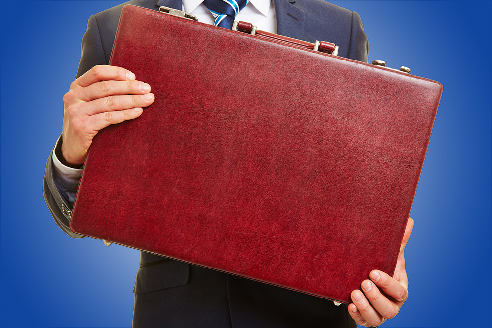 man holding red briefcase - budget - blue background (bs 109455590)_web.jpg
